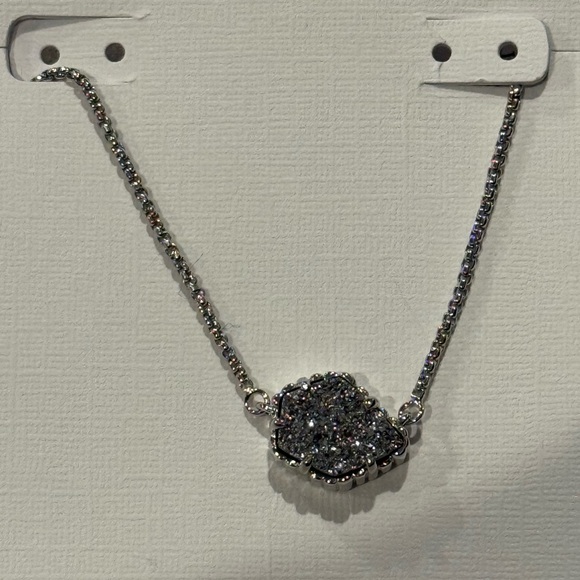 NWT Kendra Scott Tess Pendant Rhodium Necklace in Platinum Drusy - Picture 6 of 8